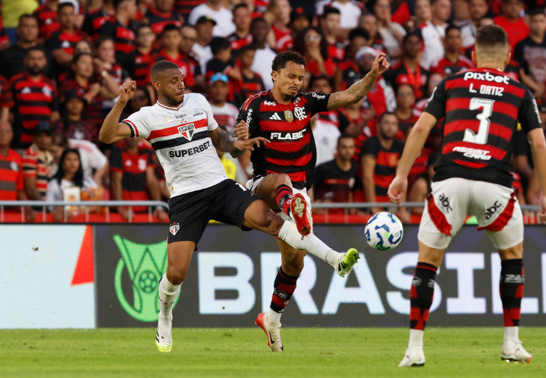 imagem da materia: São Paulo sofre derrota para o Flamengo e aproxima do Z-4