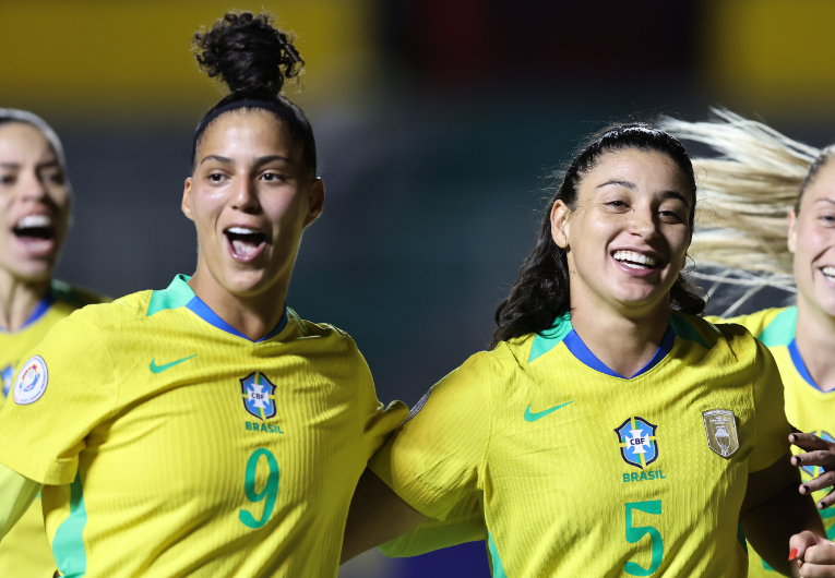 imagem da materia: Amanda Gutierres e Duda Sampaio marcam na estreia da Seleção