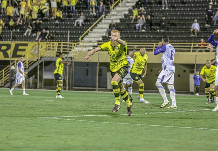 imagem da materia: São Bernardo chega a seis jogos sem perder na Série C
