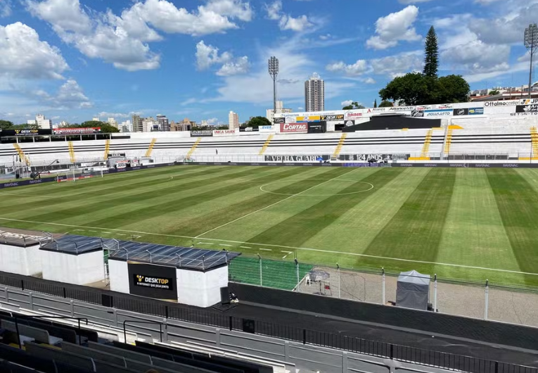 imagem da materia: Ponte Preta x Floresta: onde assistir e escalações