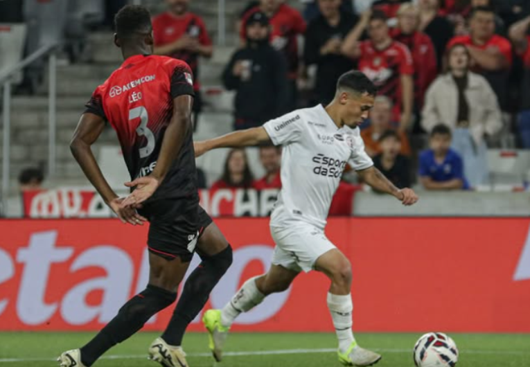 imagem da materia: Com pênalti polêmico, AFE busca empate contra o Athletico-PR