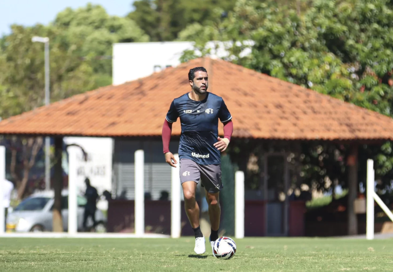 imagem da materia: Ronaldo Alves aponta gramado da Curuzu como fator da derrota
