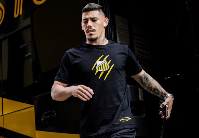 imagem da materia: Mayk celebra estreia e vitória do Tigre contra América-MG