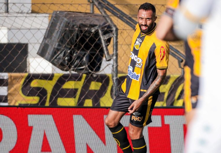 imagem da materia: César Martins reforça defesa do Novorizontino