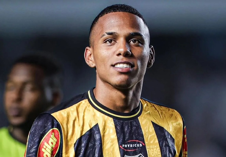 imagem da materia: Botafogo-RJ formaliza proposta pelo zagueiro Dantas