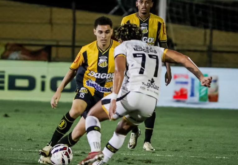 imagem da materia: Cria da base, Tavinho estreia pelo Tigre e celebra momento