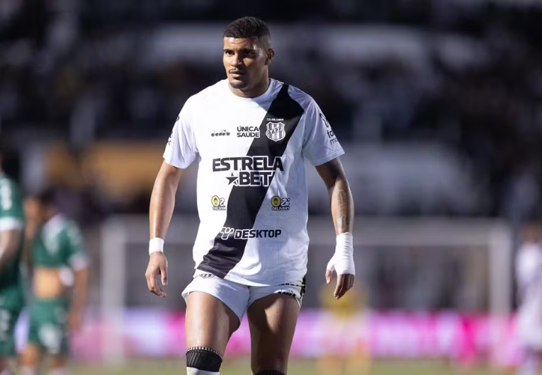 imagem da materia: Após cumprir suspensão, Jeh retorna para jogo com o Floresta