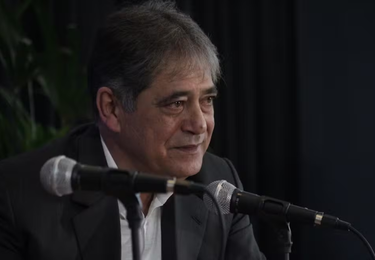 imagem da materia: Ponte regulariza salários atrasados de atletas e comissão