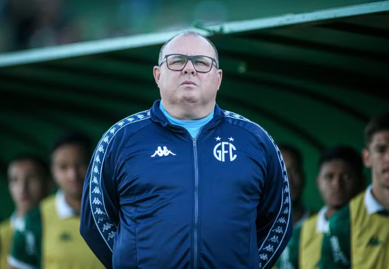 imagem da materia: Marcelo cobra CBF após novo lance polêmico contra o Guarani