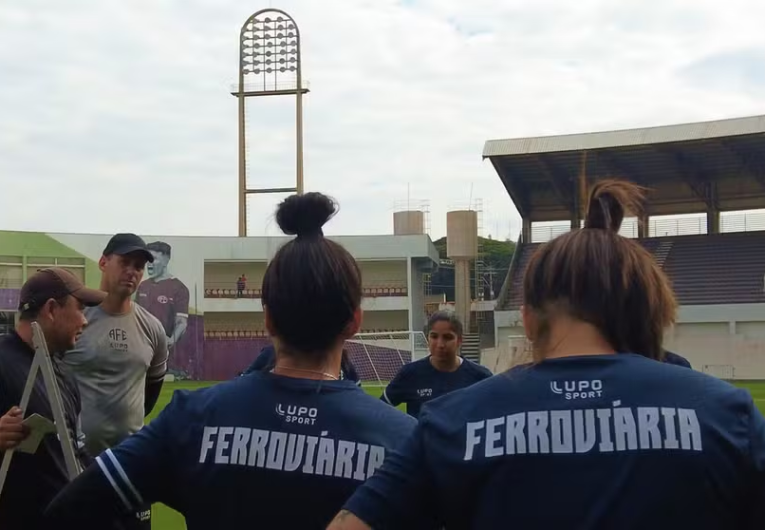 imagem da materia: Ferroviária inicia nova fase sob comando de Léo Mendes