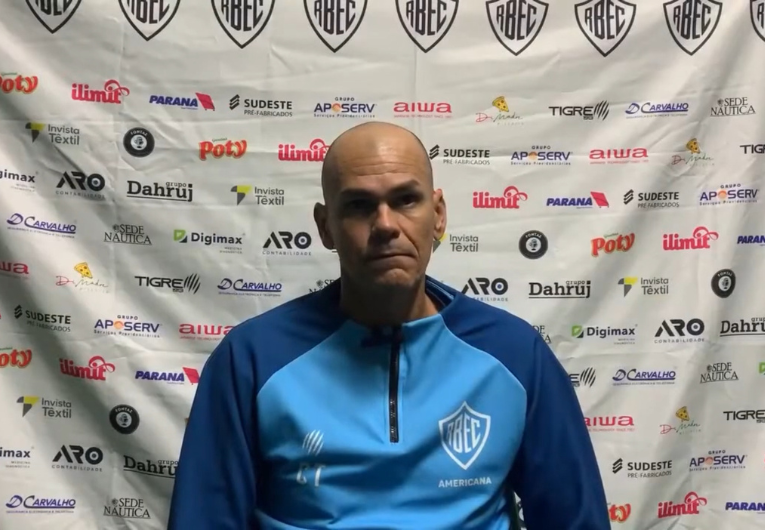 imagem da materia: Toth reconhece fase ruim e cobra reação no returno