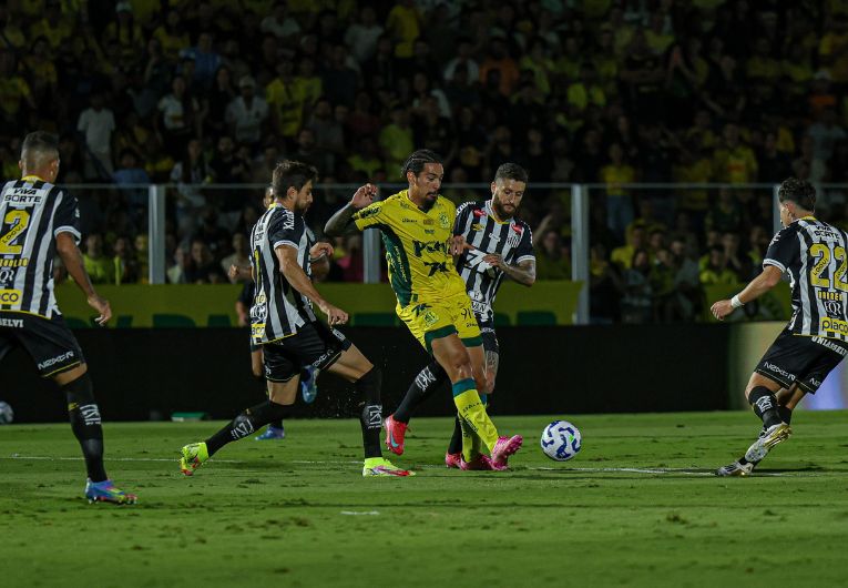 imagem da materia: Mirassol domina e vence Santos com placar clássico