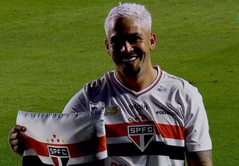 imagem da materia: Luciano brilha e São Paulo vence Corinthians no Morumbis