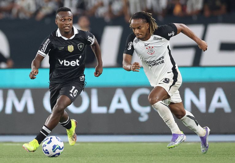 imagem da materia: Corinthians arranca empate do Botafogo fora de casa