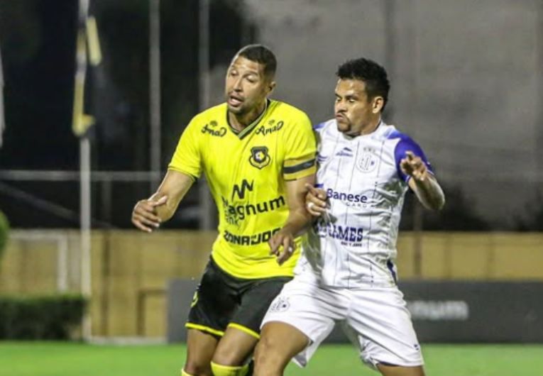 imagem da materia: São Bernardo e Confiança empatam em jogo com dois expulsos