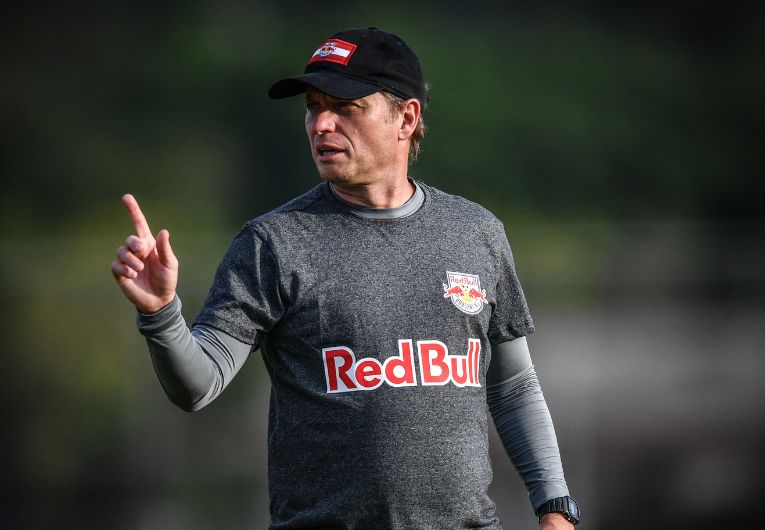 imagem da materia: Seabra vive pior momento no comando do Bragantino