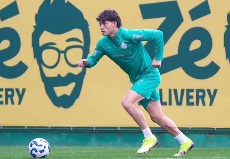 imagem da materia: Milan demonstra interesse em Giay, do Palmeiras