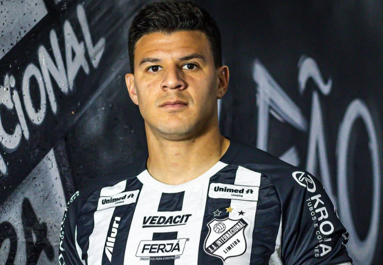 imagem da materia: Augusto Galvan veste a camisa da Inter pela primeira vez