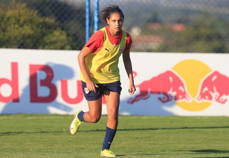 imagem da materia: Bragantino anuncia a saída da atacante Aline Pimentel