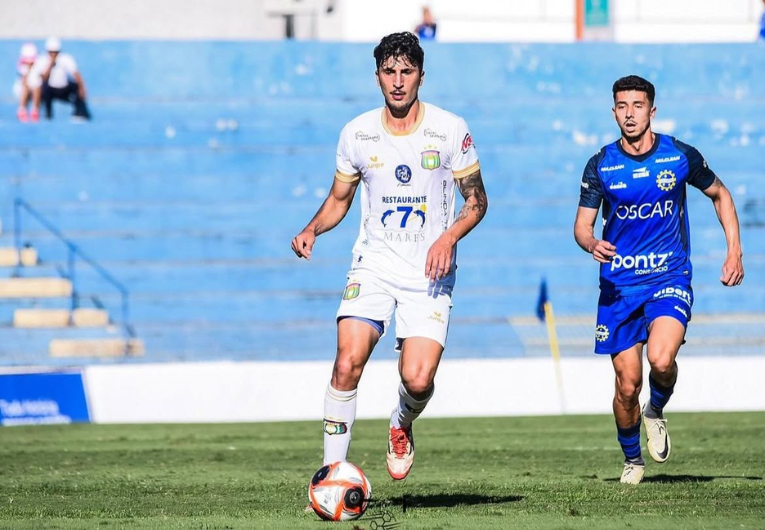 imagem da materia: São Caetano afasta zagueiro por jogar na várzea