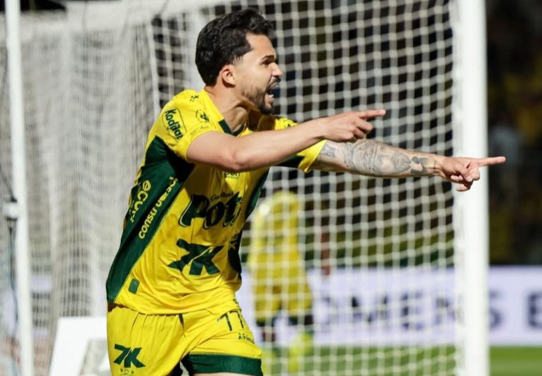imagem da materia: Mirassol vence Vasco e entra no G6 do Brasileirão