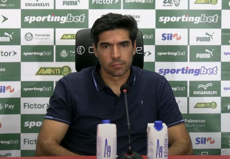 imagem da materia: Abel Ferreira se irrita com pergunta e abandona a coletiva