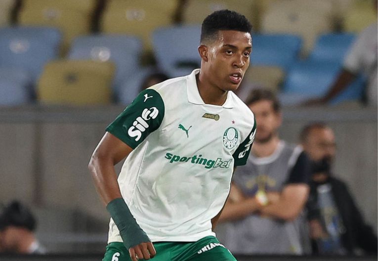 imagem da materia: Bragantino e Palmeiras negociam o transferência de Vanderlan