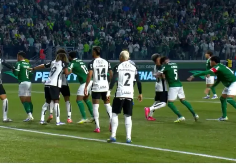 imagem da materia: CBF divulga áudio do VAR entre Palmeiras x Corinthians