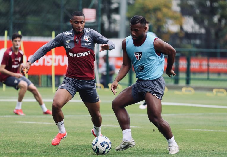 imagem da materia: São Paulo finaliza preparação para duelo com o Vitória