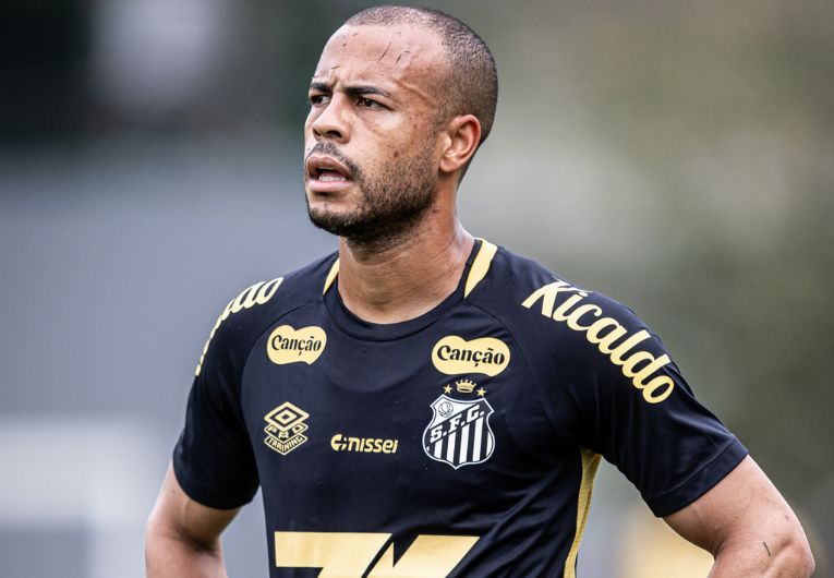 imagem da materia: Mayke comemora sua estreia pelo Santos