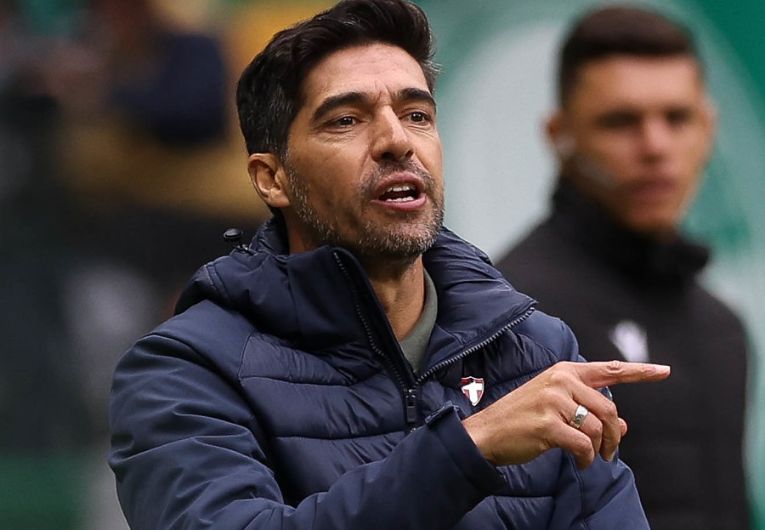 imagem da materia: Palmeiras faz acordo com Al Sadd em caso Abel Ferreira