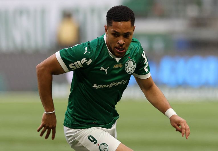 imagem da materia: Vitor Roque fala sobre sua adaptação ao Palmeiras