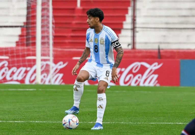 imagem da materia: São Paulo mostra interesse em meio-campista argentino