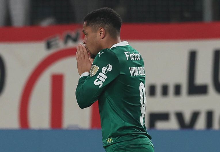 imagem da materia: Vitor Roque cresce no Palmeiras após início conturbado