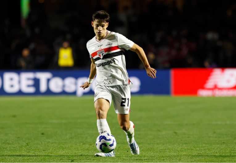 imagem da materia: São Paulo sofre transfer ban por dívidas em transferência