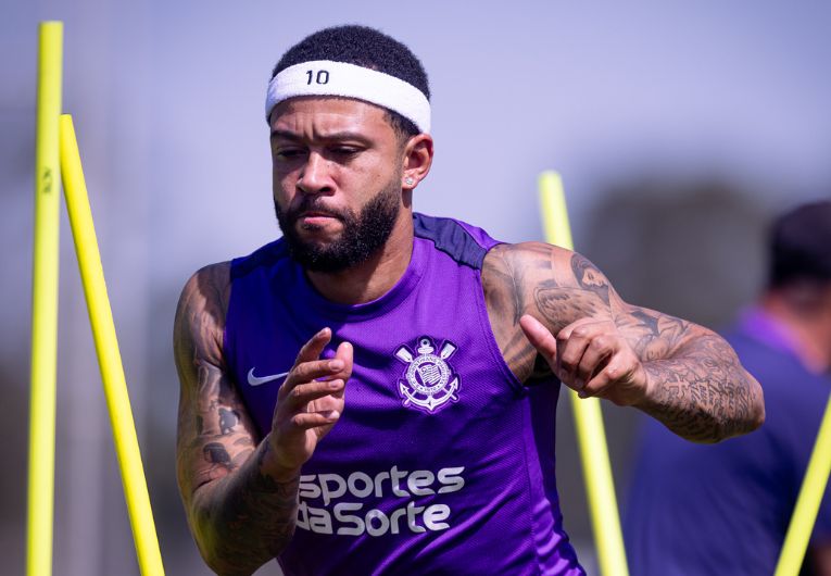 imagem da materia: Corinthians se reapresenta e Memphis segue em transição