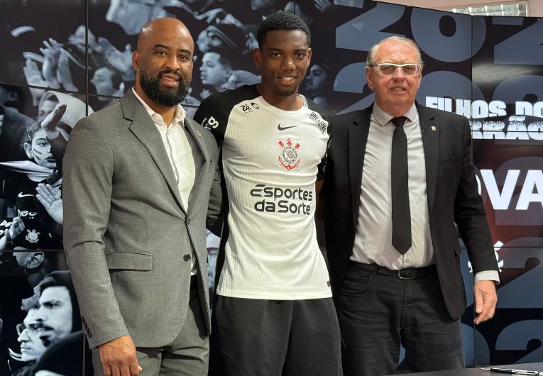 imagem da materia: Corinthians renova com meio-campista promissor