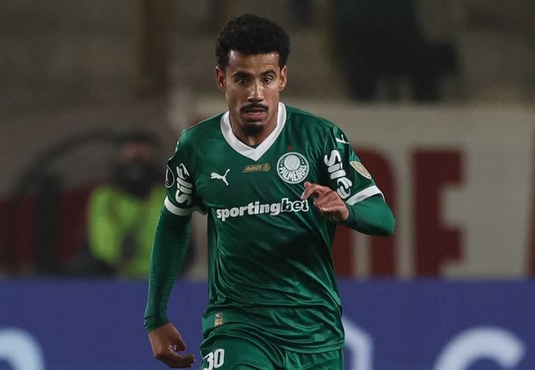 imagem da materia: Lucas Evangelista comenta sobre boa fase do Palmeiras