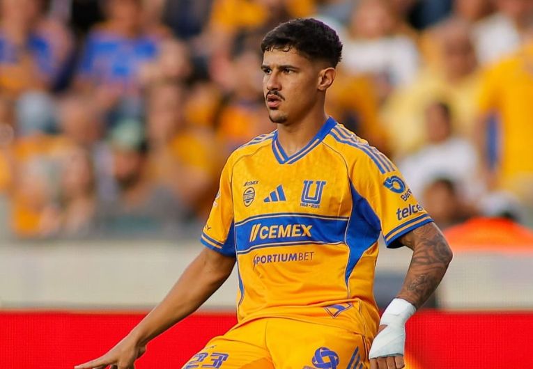imagem da materia: Santos mostra interesse em meio-campista do Tigres-MEX