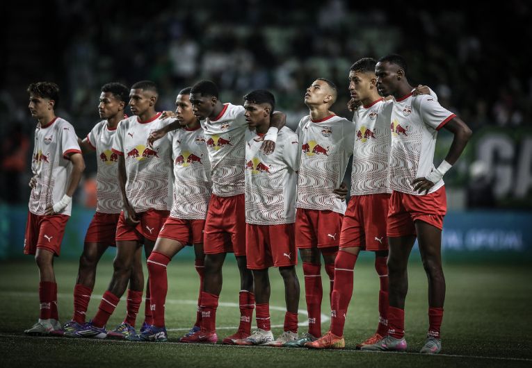 imagem da materia:  Bragantino faz história com vice do Brasileirão Sub-20