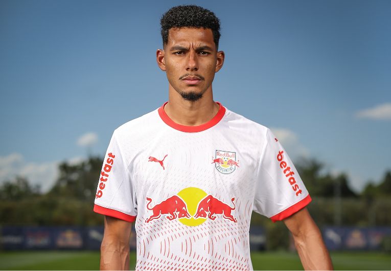 imagem da materia: Bragantino anuncia a contratação do zagueiro Alix Vinícius