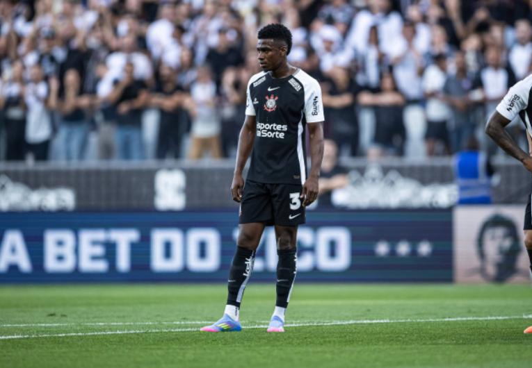 imagem da materia: Dorival avalia troca na lateral do Corinthians para o Dérbi