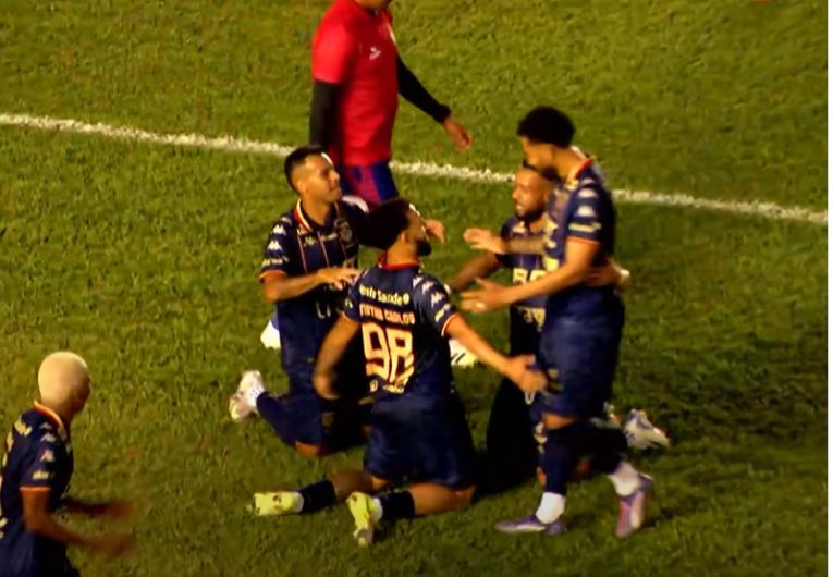imagem da materia: Em duelo longo, Grêmio Prudente vence São Caetano