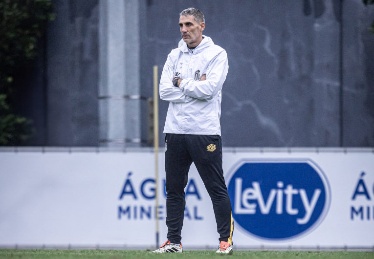 imagem da materia: Vojvoda comanda primeiro treino no Santos