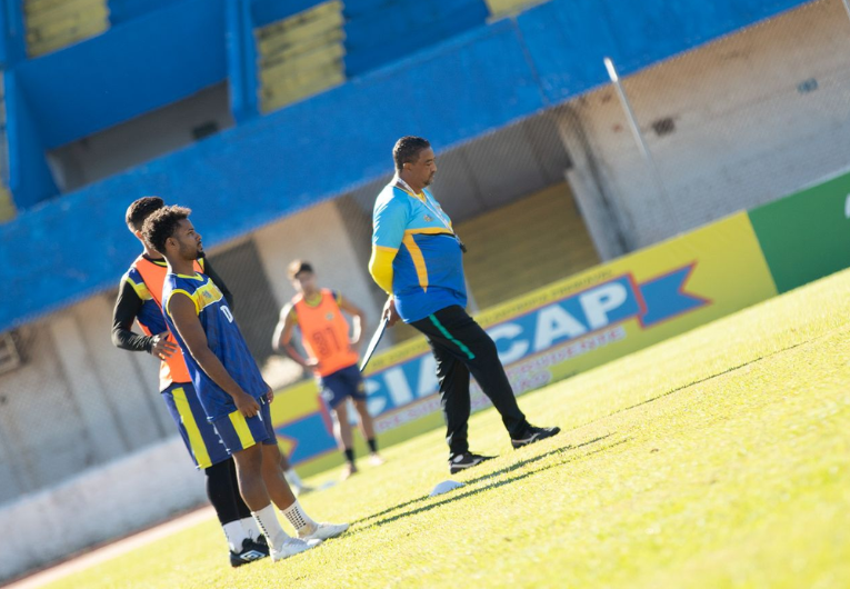 imagem da materia: Vaguinho, treinador da AEA, fala sobre decisão