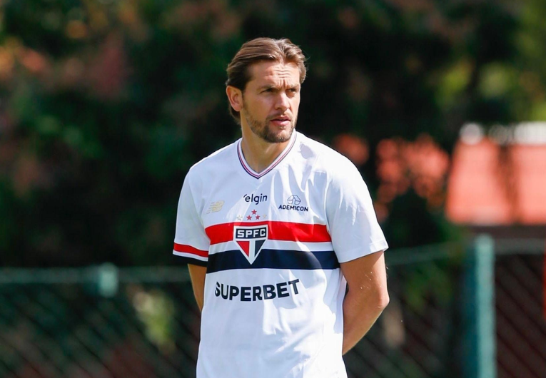 imagem da materia: Saiba como joga e os número de Tolói, reforço do São Paulo