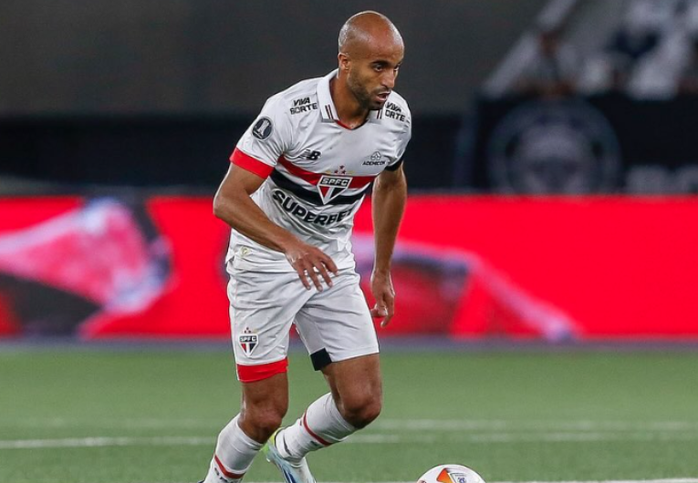 imagem da materia: Lucas Moura passará por cirurgia no joelho