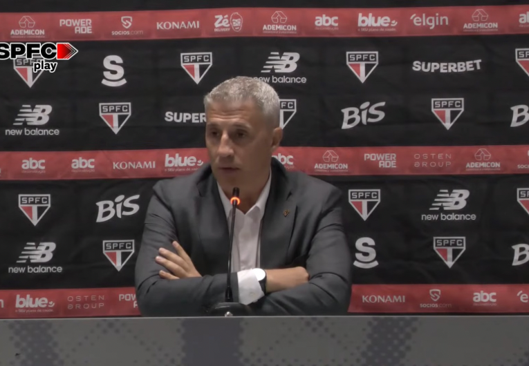 imagem da materia: Crespo comenta expulsão polêmica de Rafael na Copa do Brasil