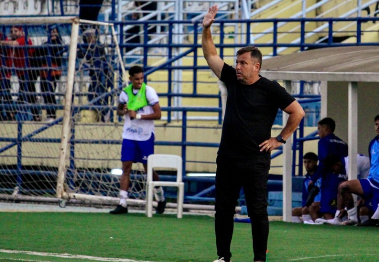 imagem da materia: Alex Alves avalia 1ª fase e foca ajustes no mata-mata