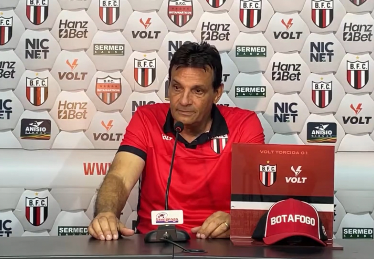 imagem da materia: Régis fala de atletas da Série B e lamenta pênalti perdido